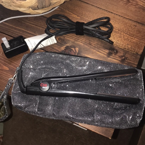 Chi Other - NWOT Chi smart hair straightener